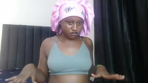 Snapshot of hottie_ebonie chatting on 5, 7, 2026 Ella online show from 5, 7, 2026