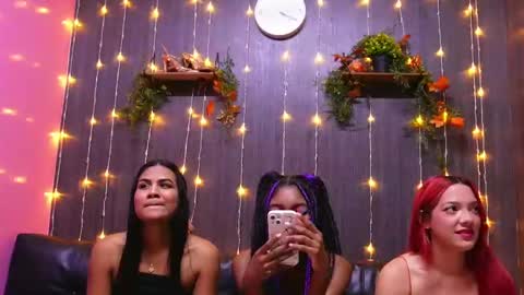 hotties_kittens18 online show from 15, 2, 2025