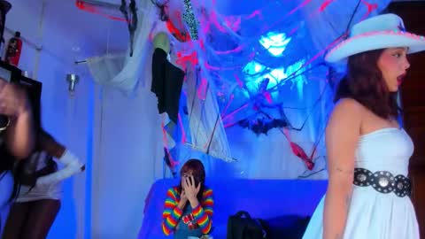 hotties_kittens18 online show from 31, 10, 2025