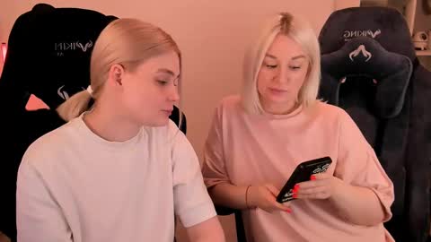 Nessie and Jessie online show from 6, 3, 2025