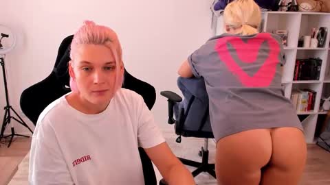 Nessie and Jessie online show from 3, 10, 2025