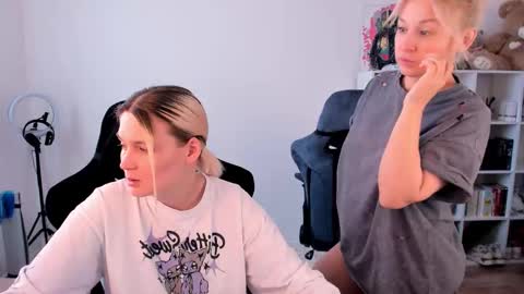 Nessie and Jessie online show from 6, 2, 2026