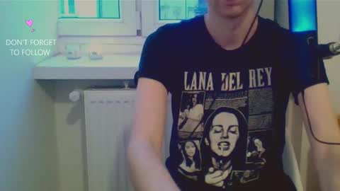 Snapshot of houdenni chatting on 4, 2, 2025 twinkie online show from 4, 2, 2025