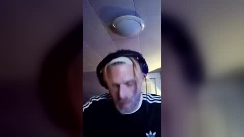Snapshot of houseofstyle chatting on 5, 8, 2026 SeanPatrick online show from 5, 8, 2026