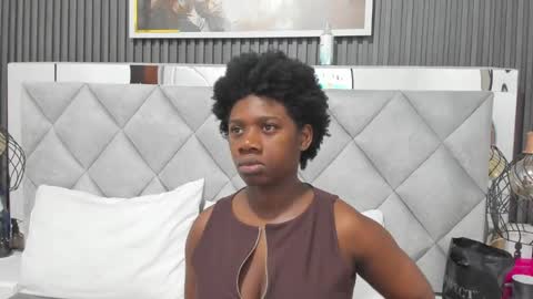 Snapshot of huddah_cam chatting on 18, 9, 2025 huddah online show from 18, 9, 2025