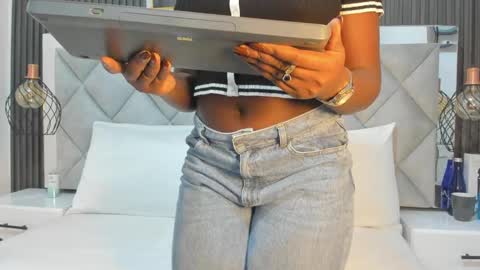 Snapshot of huddah_cam chatting on 24, 9, 2025 huddah online show from 24, 9, 2025