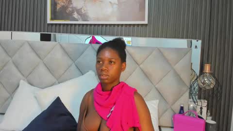 Snapshot of huddah_cam chatting on 30, 9, 2025 huddah online show from 30, 9, 2025