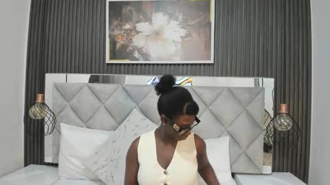 Snapshot of huddah_cam chatting on 29, 10, 2025 huddah online show from 29, 10, 2025