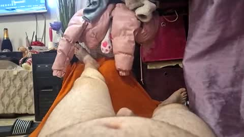 hugedick2469 online show from 8, 1, 2025