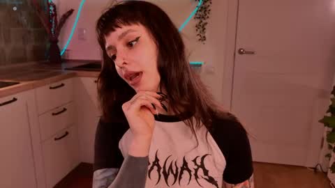 Snapshot of hugme_ chatting on 17, 5, 2026 Mika online show from 17, 5, 2026