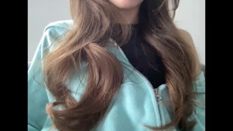 hugsandkissess online show from 4, 11, 2025