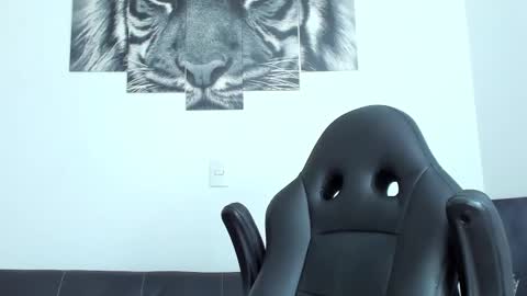 Snapshot of humber_eli chatting on 8, 9, 2025 Eli online show from 8, 9, 2025