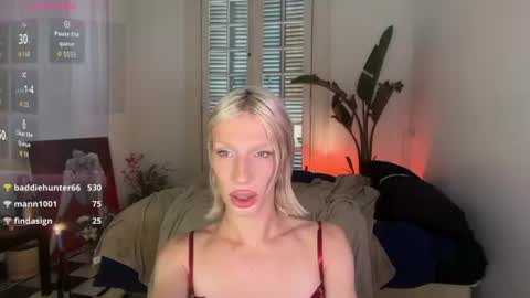 Snapshot of hung_angel_xxl chatting on 6, 7, 2026 Alice help me reach 100 likes online show from 6, 7, 2026