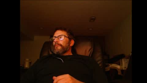 Snapshot of hunglonelyguy chatting on 28, 4, 2026 LonelyGuy online show from 28, 4, 2026
