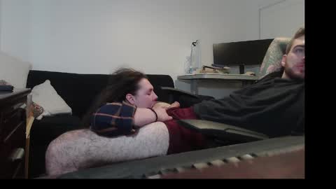 hungmtnman2256 online show from 28, 4, 2026