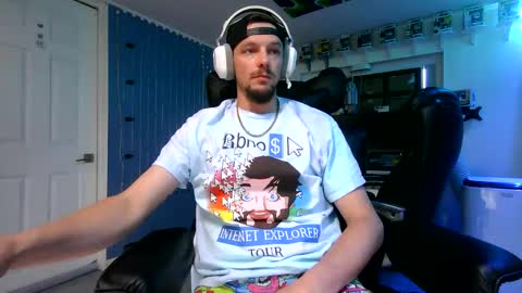 hungtxcock92 online show from 18, 4, 2026