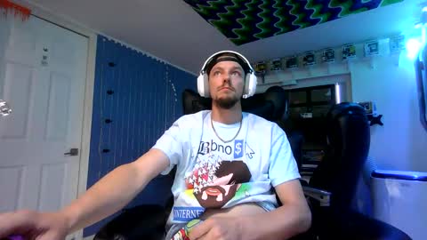 hungtxcock92 online show from 18, 4, 2026