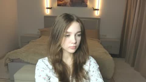 Snapshot of hwadwellingham chatting on 9, 7, 2026 Lily online show from 9, 7, 2026