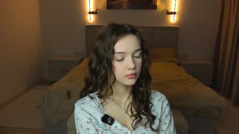 Snapshot of hwadwellingham chatting on 17, 7, 2026 Lily online show from 17, 7, 2026
