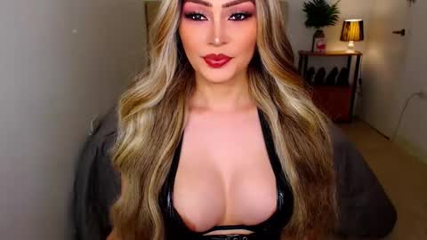 QUEEN SUSSIE BROWN online show from 3, 3, 2026