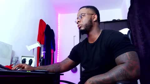 Snapshot of iam_hotbbc chatting on 15, 9, 2025 Mr H Independent model online show from 15, 9, 2025