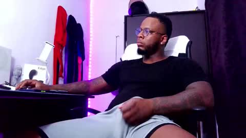 Snapshot of iam_hotbbc chatting on 16, 9, 2025 Mr H Independent model online show from 16, 9, 2025