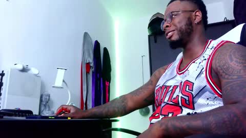 Snapshot of iam_hotbbc chatting on 22, 9, 2025 Mr H Independent model online show from 22, 9, 2025