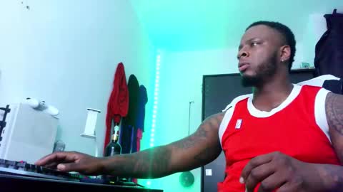 Snapshot of iam_hotbbc chatting on 2, 10, 2025 Mr H Independent model online show from 2, 10, 2025