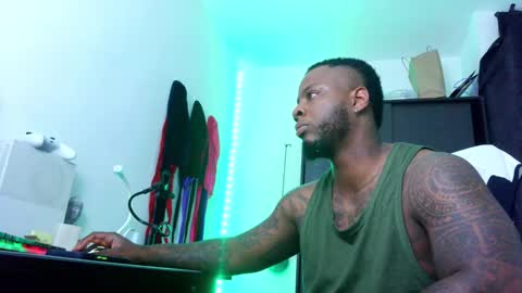 Snapshot of iam_hotbbc chatting on 7, 10, 2025 Mr H Independent model online show from 7, 10, 2025