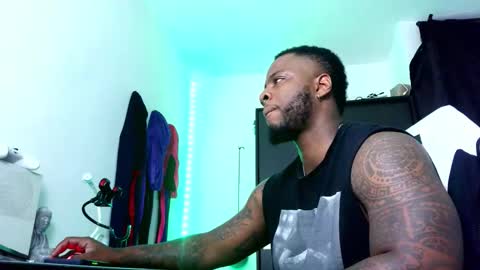 Snapshot of iam_hotbbc chatting on 22, 10, 2025 Mr H Independent model online show from 22, 10, 2025