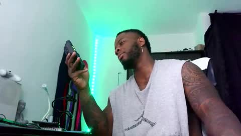 Snapshot of iam_hotbbc chatting on 28, 10, 2025 Mr H Independent model online show from 28, 10, 2025