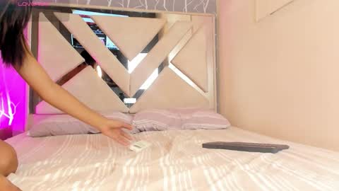 iam_nicolle online show from 7, 2, 2026