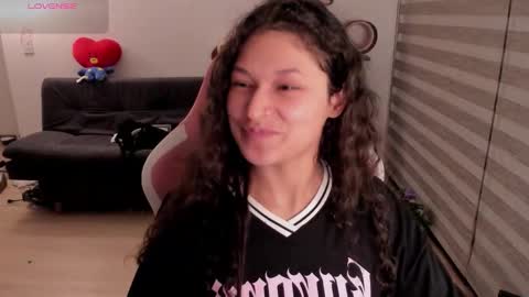 On instagram Imm  NikkiHelp me reach 100 likes online show from 25, 10, 2025