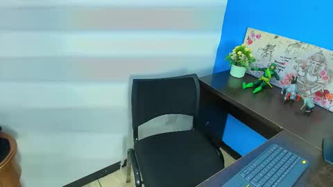 Iam Smith  online show from 6, 3, 2026