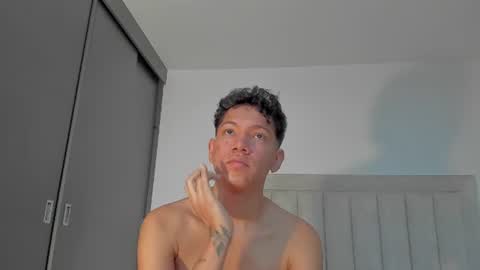 Snapshot of iamjulian_ chatting on 19, 6, 2026 Juliiiiian online show from 19, 6, 2026