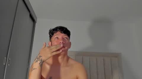 Snapshot of iamjulian_ chatting on 21, 6, 2026 Juliiiiian online show from 21, 6, 2026