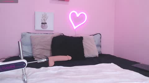 IAN CASTILLO online show from 2, 1, 2025