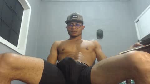 Snapshot of ian_tuner chatting on 6, 12, 2024 ian_tuner online show from 6, 12, 2024