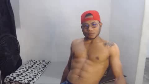 Snapshot of ian_tuner chatting on 14, 12, 2025 ian_tuner online show from 14, 12, 2025