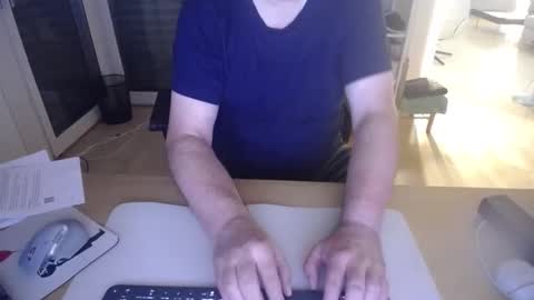 Snapshot of iandy12 chatting on 21, 9, 2025 iandy12 online show from 21, 9, 2025