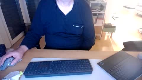 Snapshot of iandy12 chatting on 3, 11, 2025 iandy12 online show from 3, 11, 2025