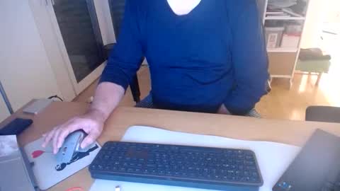 Snapshot of iandy12 chatting on 25, 11, 2025 iandy12 online show from 25, 11, 2025