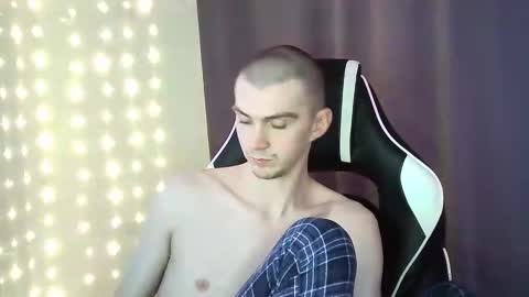 MAX online show from 30, 1, 2025