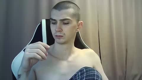 MAX online show from 3, 2, 2025