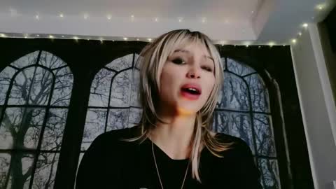 Snapshot of icefoxshadow chatting on 23, 5, 2026 onlif4ns lizzy dolly online show from 23, 5, 2026