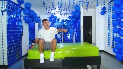 THOMAS AND DAMIAND online show from 26, 12, 2024