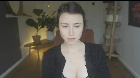 Snapshot of ifyouleave chatting on 16, 10, 2025 Belle online show from 16, 10, 2025