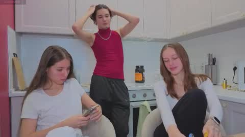 Julia and Mira online show from 24, 11, 2025