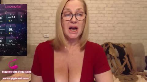 Snapshot of ilariacetoi chatting on 4, 12, 2025 IlariaCetoi online show from 4, 12, 2025