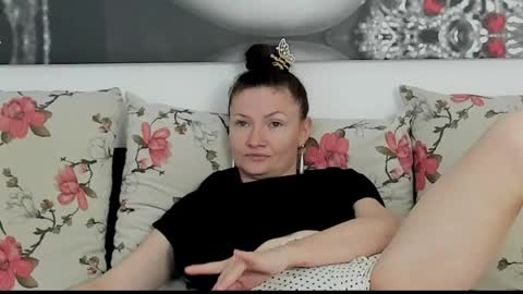 Snapshot of illegalbeauty87 chatting on 9, 5, 2026 Ingrid or more easier...Miss GoDDess Mistress online show from 9, 5, 2026